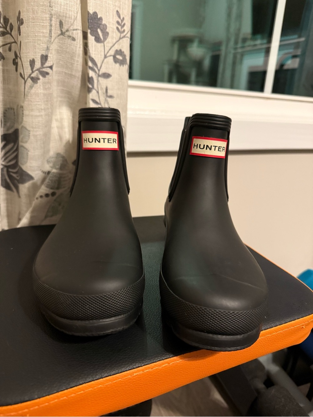 Hunter Women’s Black Chelsea Rain Booties - Picture 2 of 9